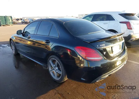 2015 Mercedes-Benz C 300 Sport 4Matic z USA, uszkodzony, nr VIN 55SWF4KB6FU026688